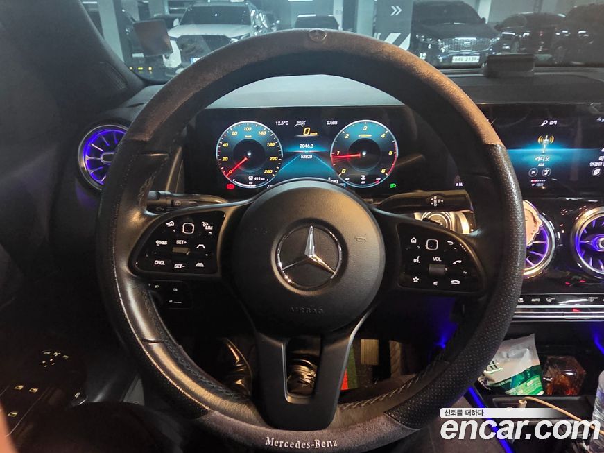 Mercedes-Benz GLB-Class 2021