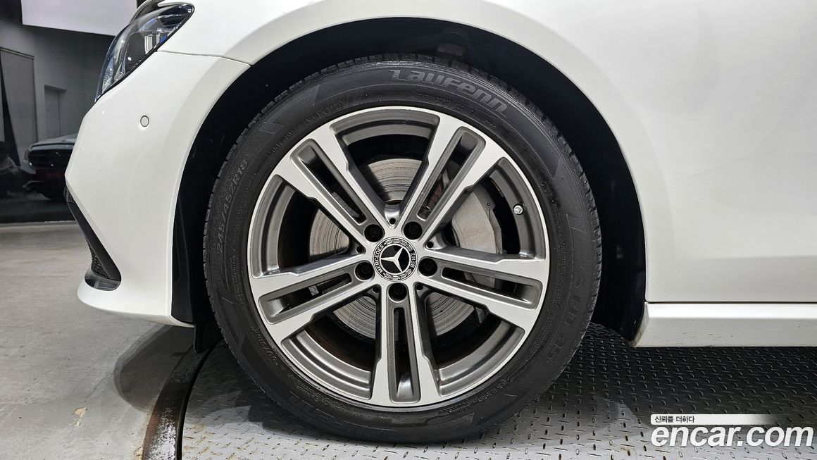 Mercedes-Benz E-Class 2022