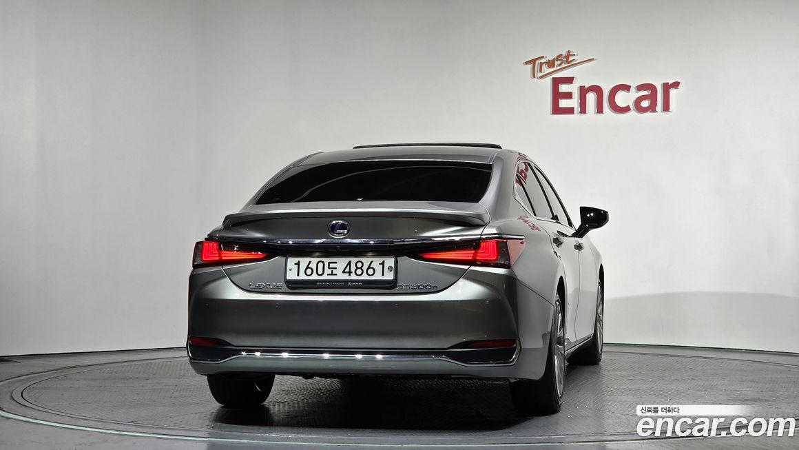 Lexus ES 2019