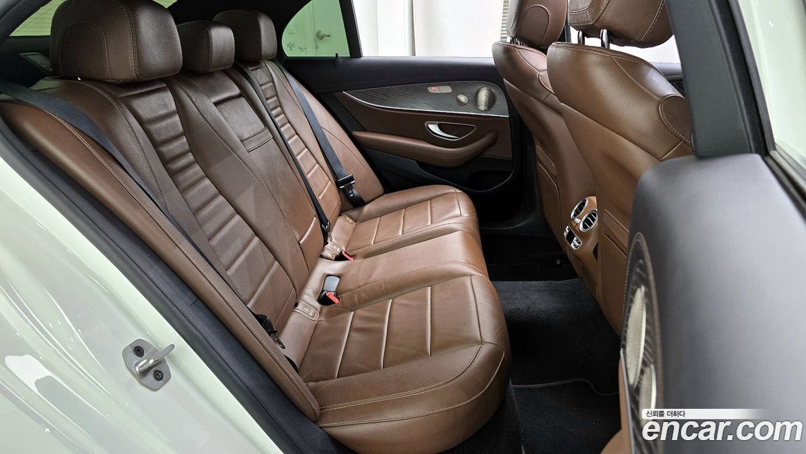 Mercedes-Benz E-Class 2022