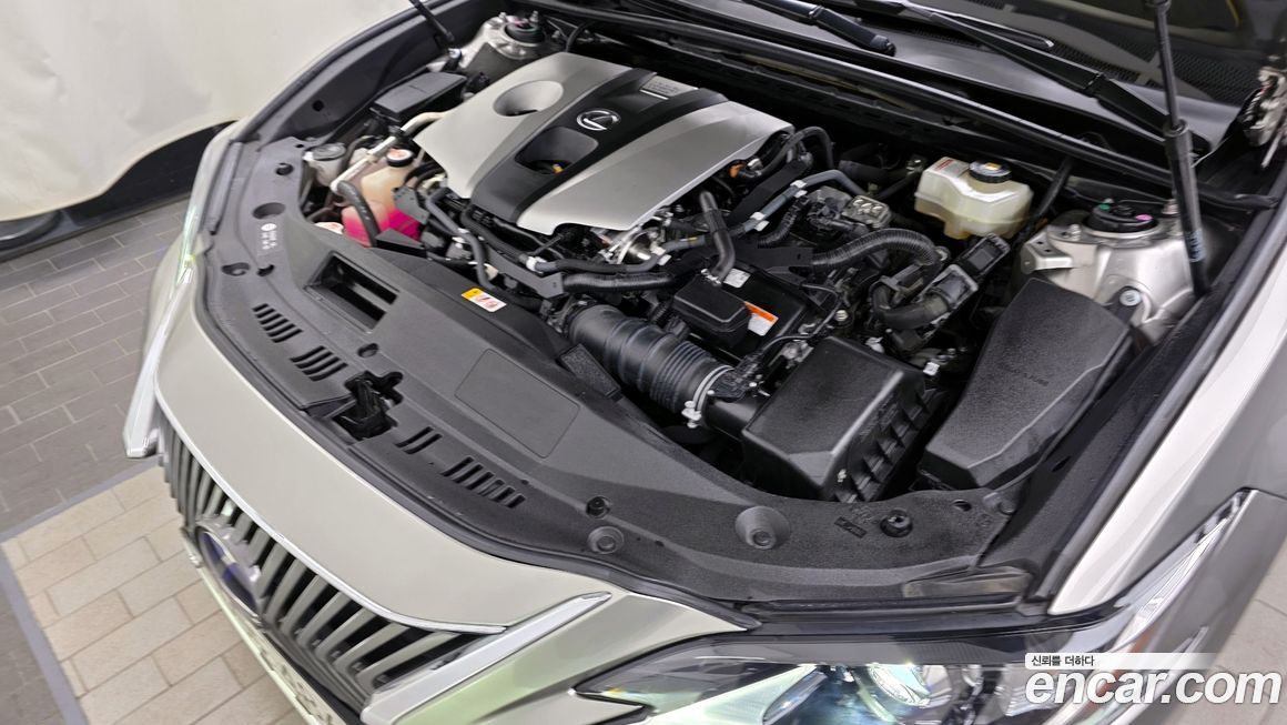 Lexus ES 2019