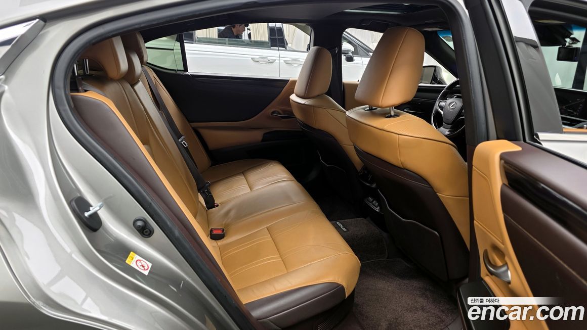 Lexus ES 2019