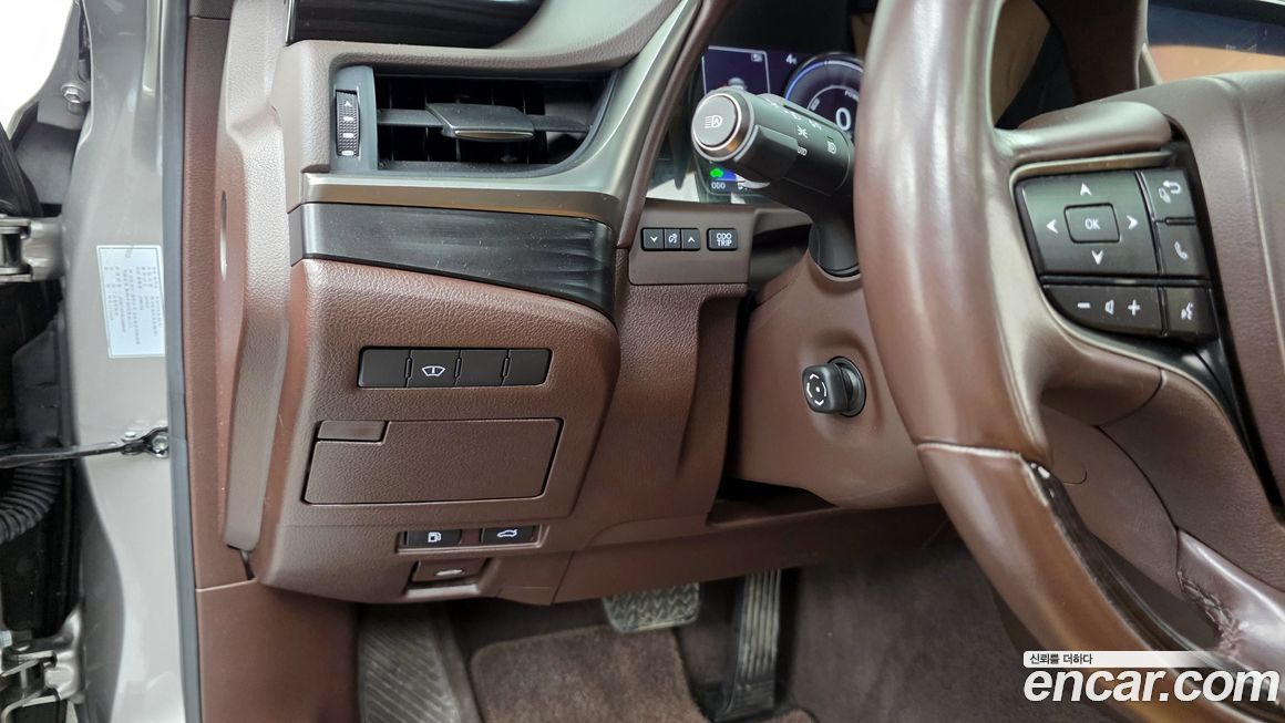 Lexus ES 2019