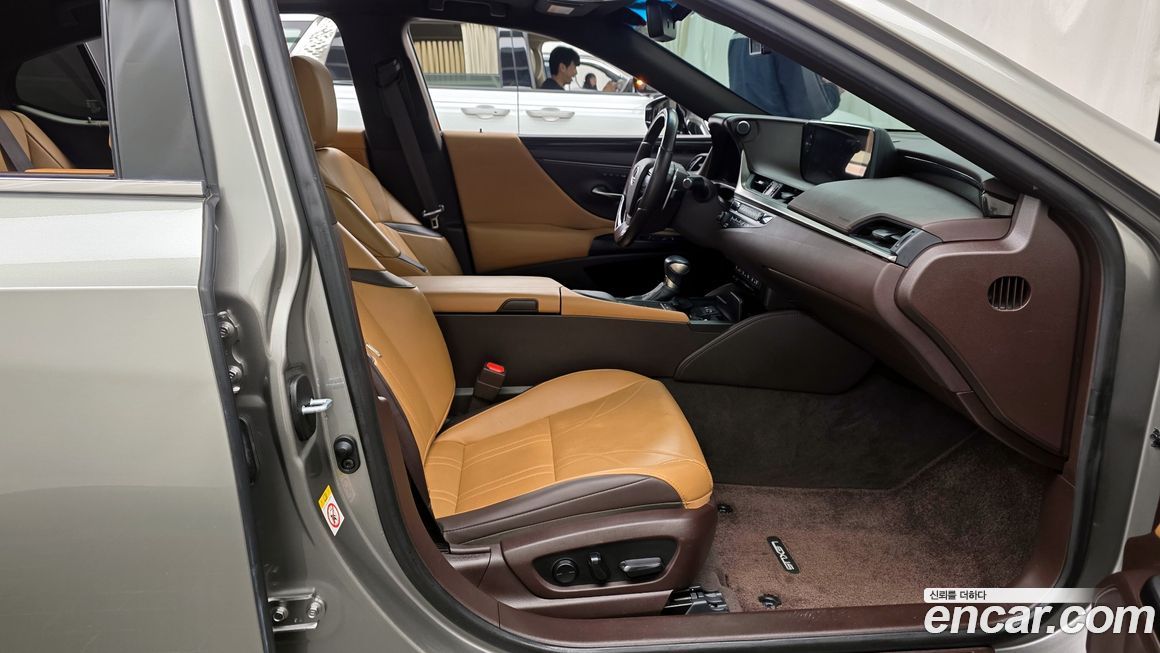 Lexus ES 2019