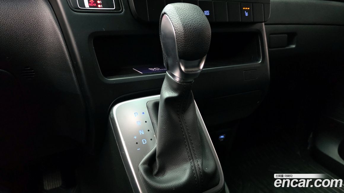 Hyundai Staria 2025
