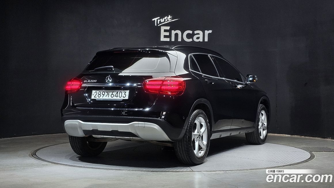 Mercedes-Benz GLA-Class 2019