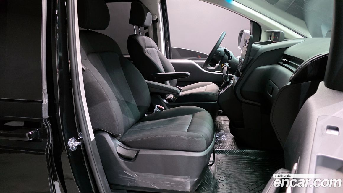 Hyundai Staria 2025
