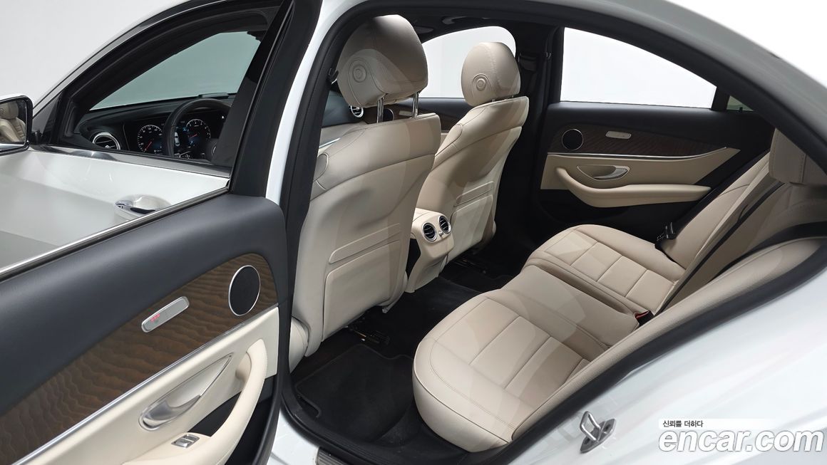 Mercedes-Benz E-Class 2022