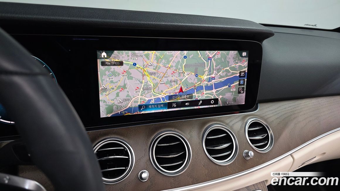 Mercedes-Benz E-Class 2022