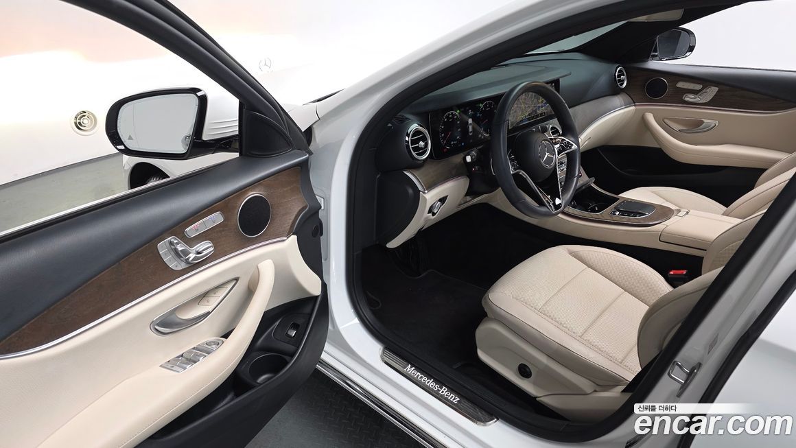 Mercedes-Benz E-Class 2022