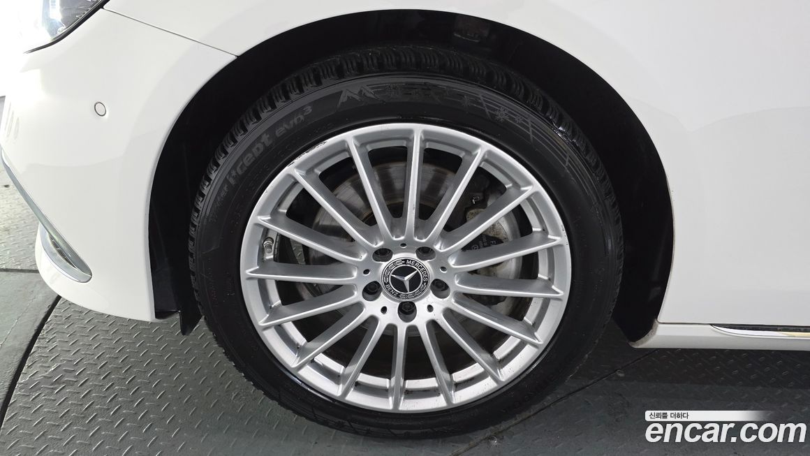 Mercedes-Benz E-Class 2022