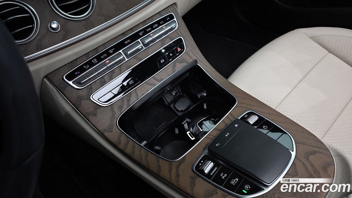 Mercedes-Benz E-Class 2022