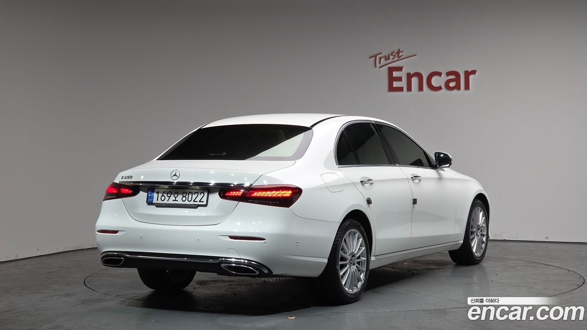 Mercedes-Benz E-Class 2022