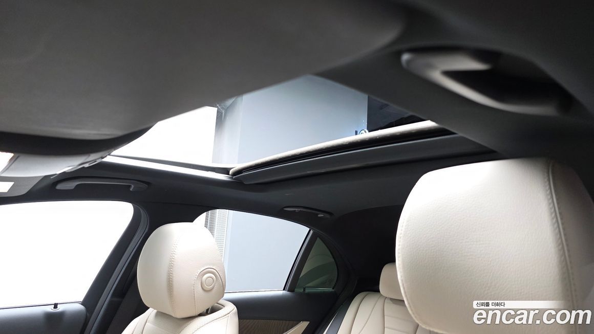 Mercedes-Benz E-Class 2022