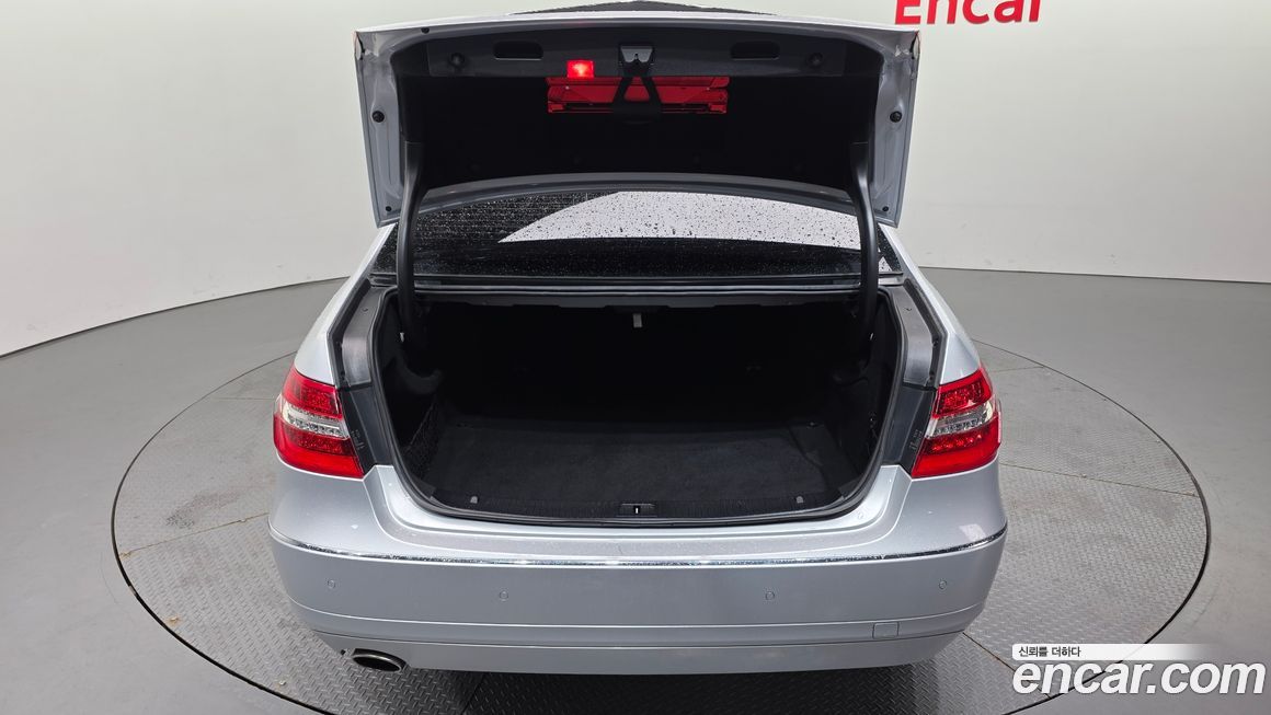 Mercedes-Benz E-Class 2011