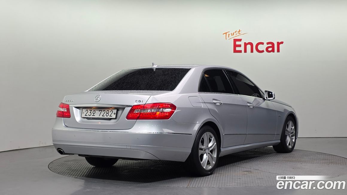 Mercedes-Benz E-Class 2011
