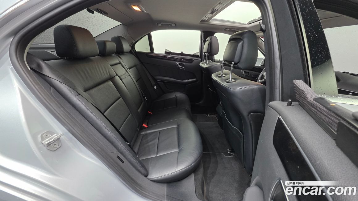Mercedes-Benz E-Class 2011
