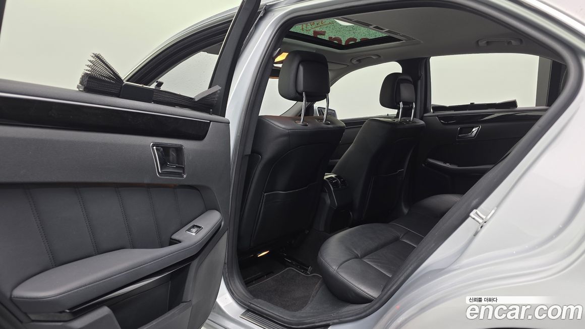 Mercedes-Benz E-Class 2011