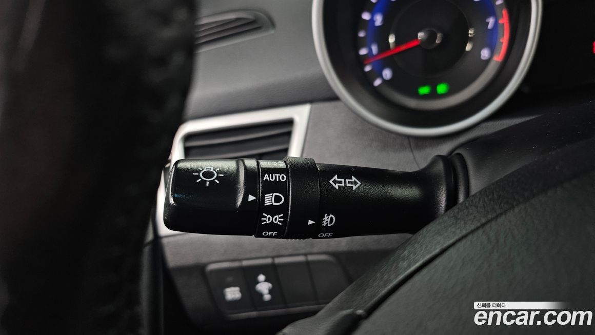 Hyundai AVANTE 2012
