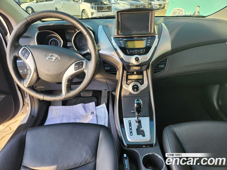 Hyundai AVANTE 2012