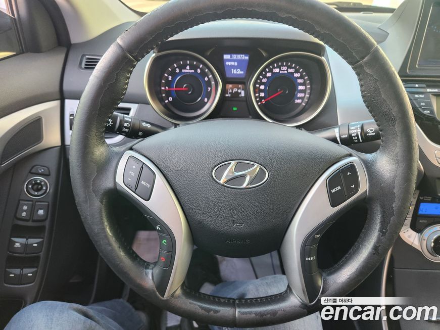 Hyundai AVANTE 2012