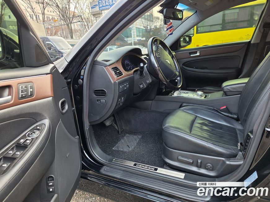 Hyundai Genesis 2013