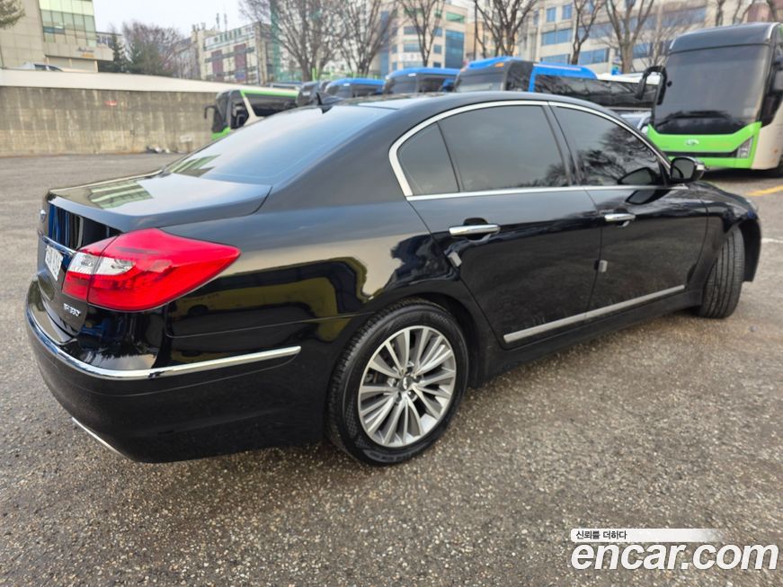 Hyundai Genesis 2013