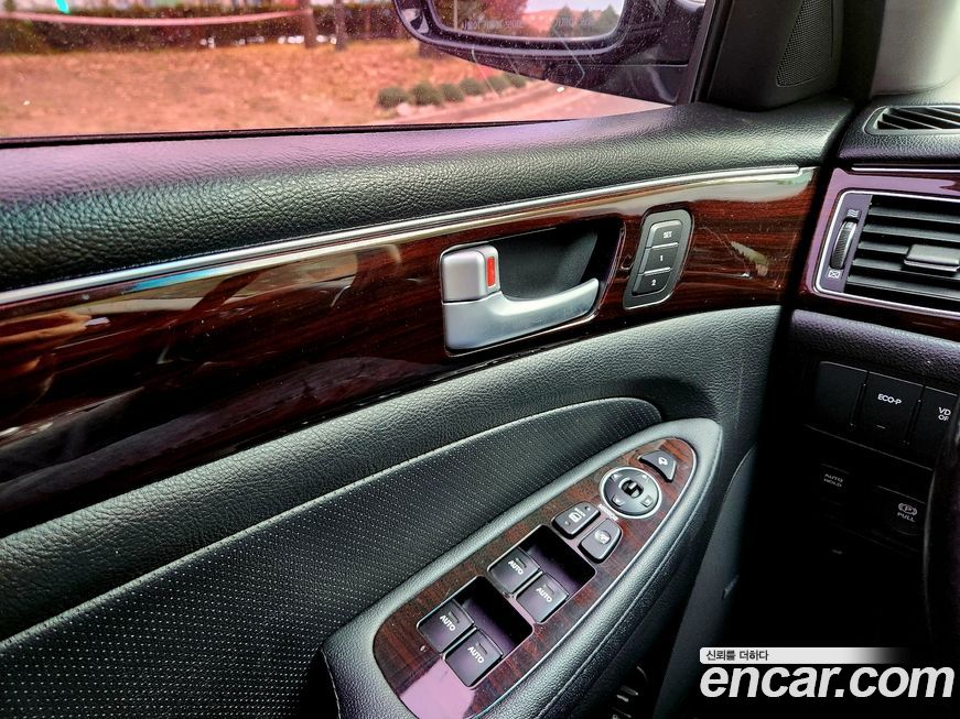 Hyundai Genesis 2013