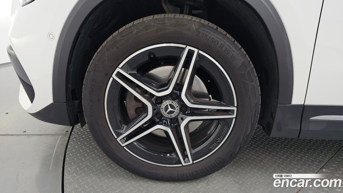 Mercedes-Benz GLA-Class 2021