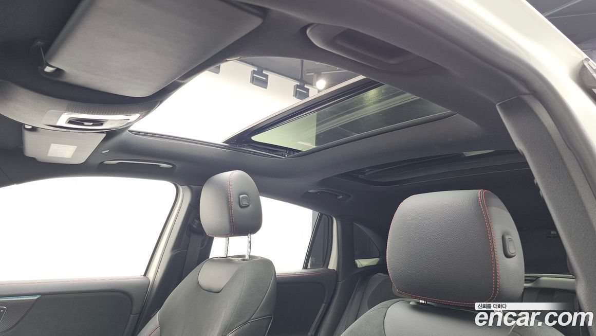 Mercedes-Benz GLA-Class 2021