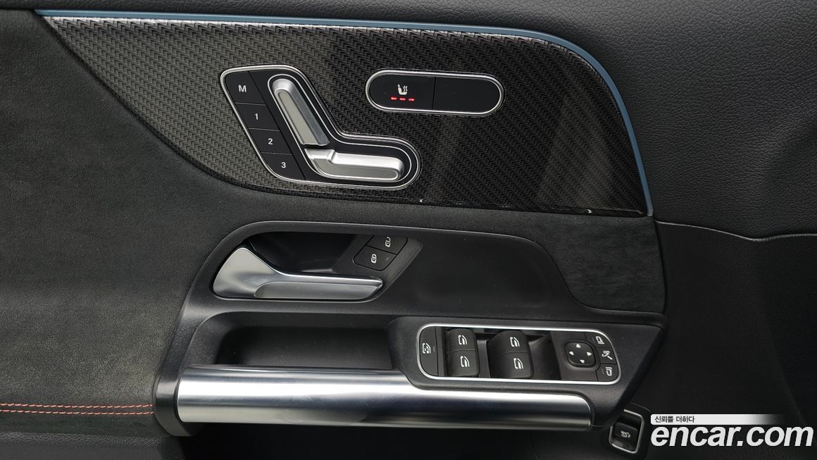 Mercedes-Benz GLA-Class 2021
