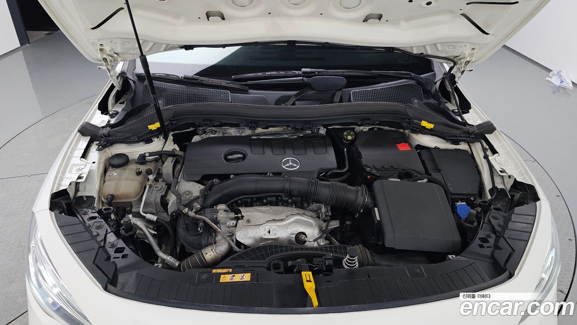 Mercedes-Benz GLA-Class 2021