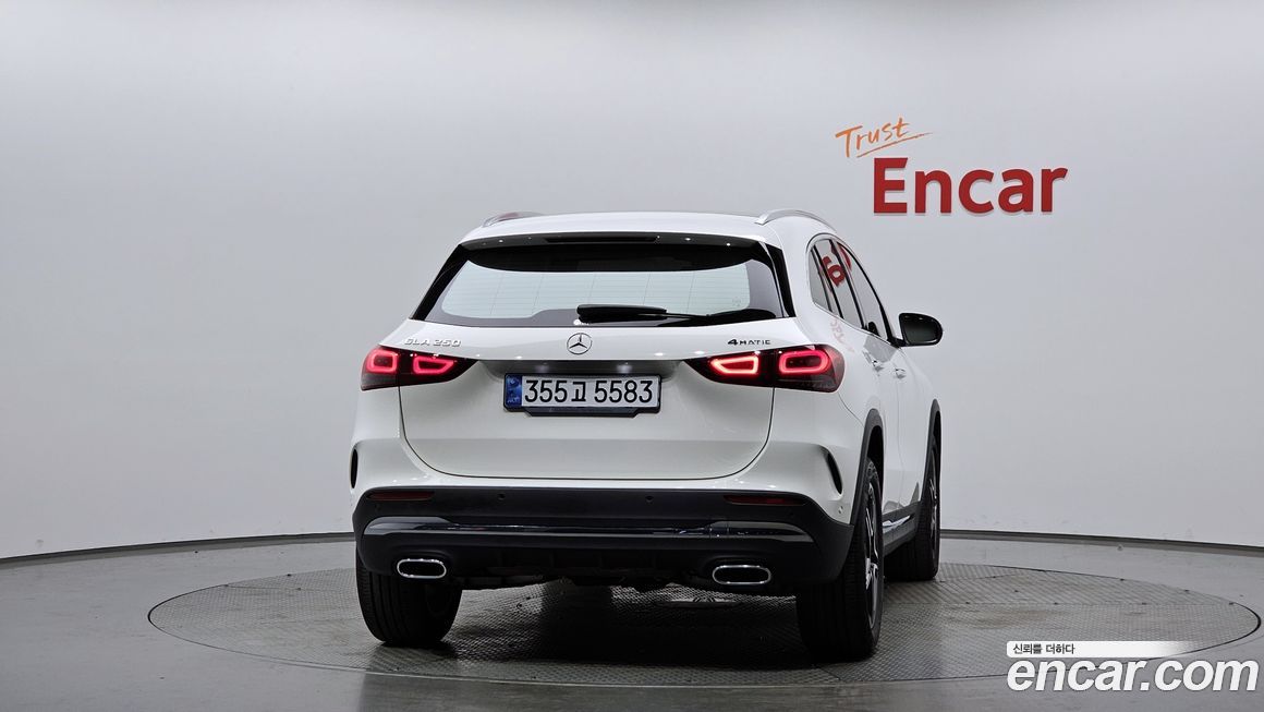 Mercedes-Benz GLA-Class 2021