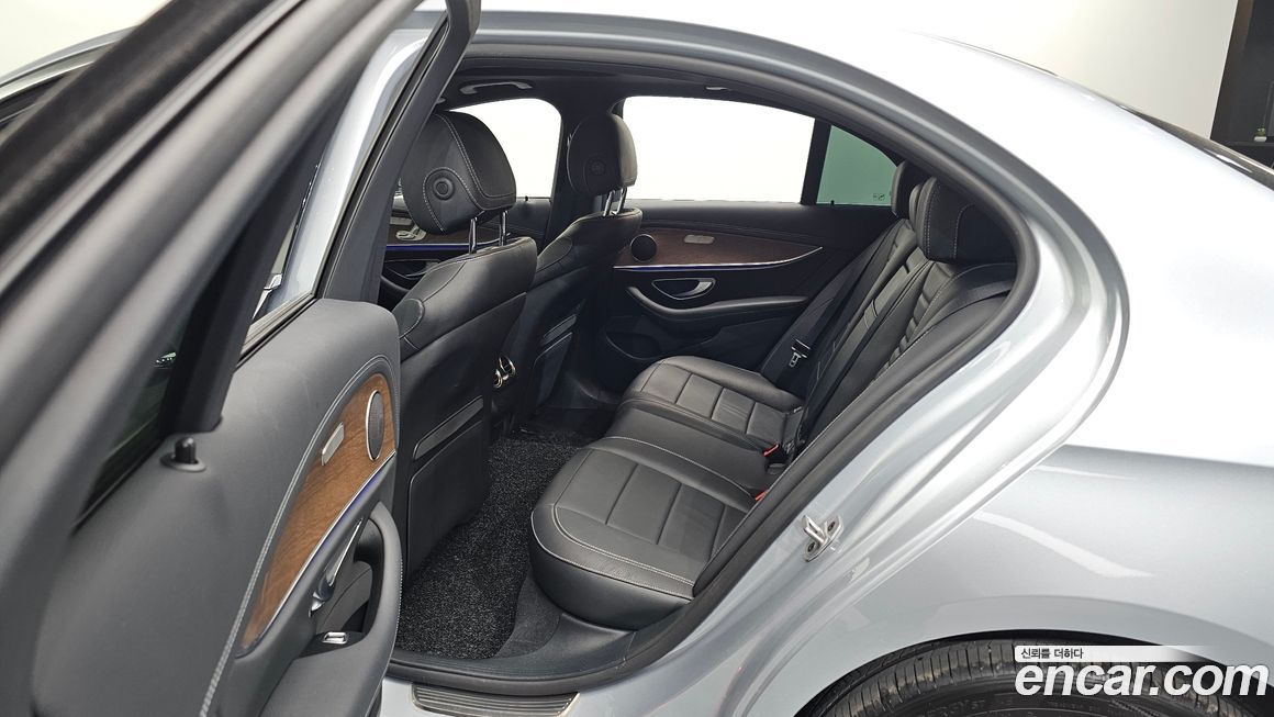 Mercedes-Benz E-Class 2021