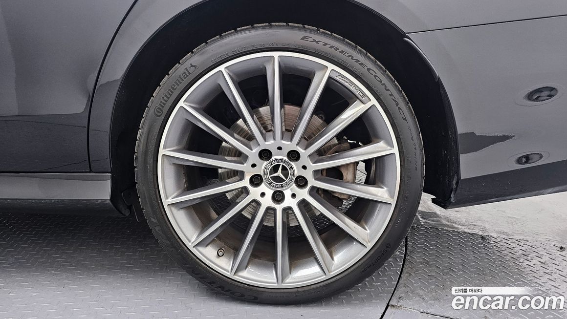 Mercedes-Benz E-Class 2022