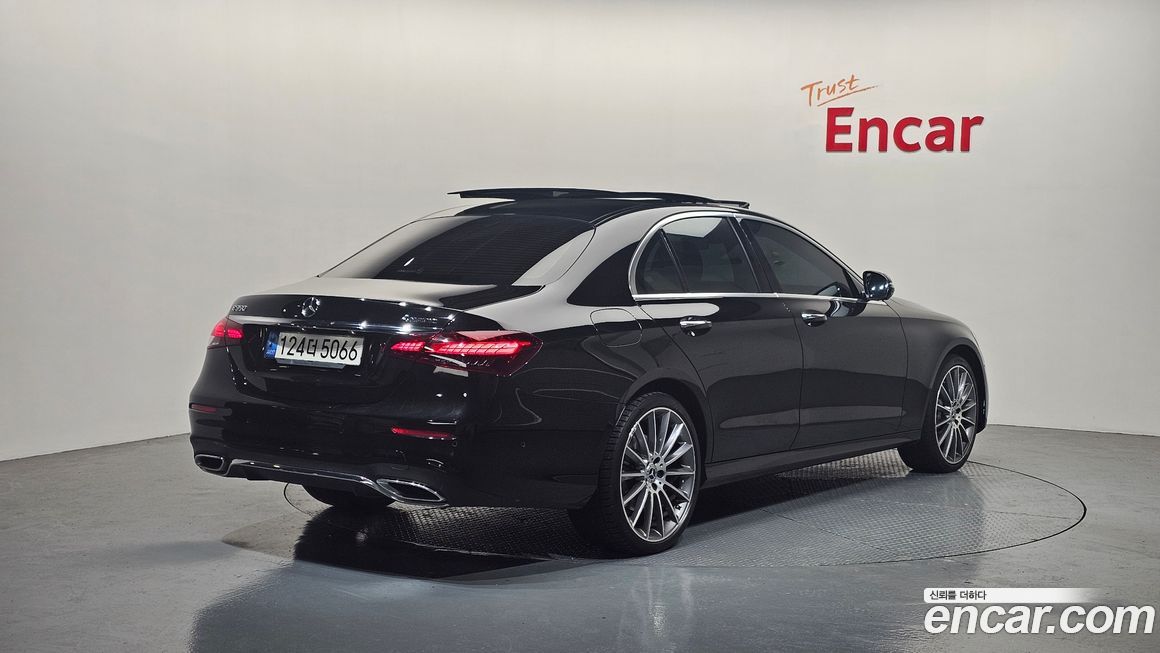 Mercedes-Benz E-Class 2022