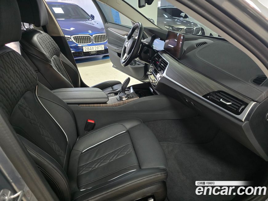 BMW 5-Series 2023