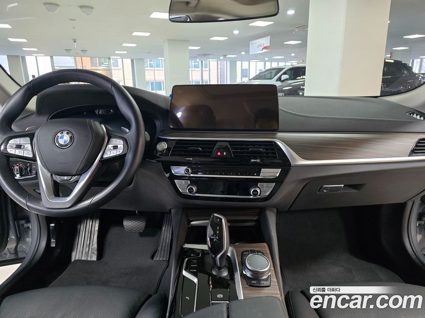 BMW 5-Series 2023