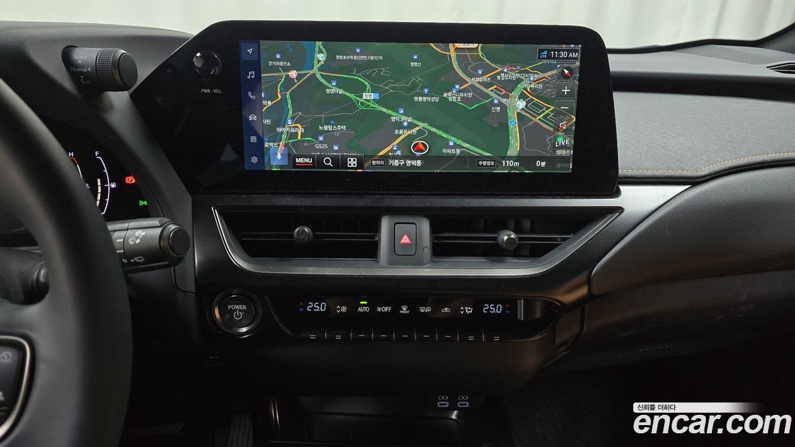 Lexus UX 2026