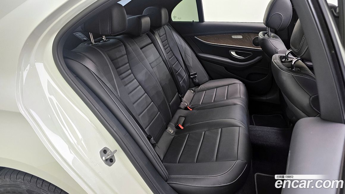 Mercedes-Benz E-Class 2023