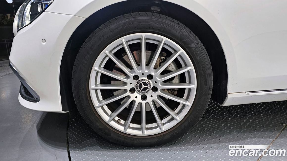 Mercedes-Benz E-Class 2023