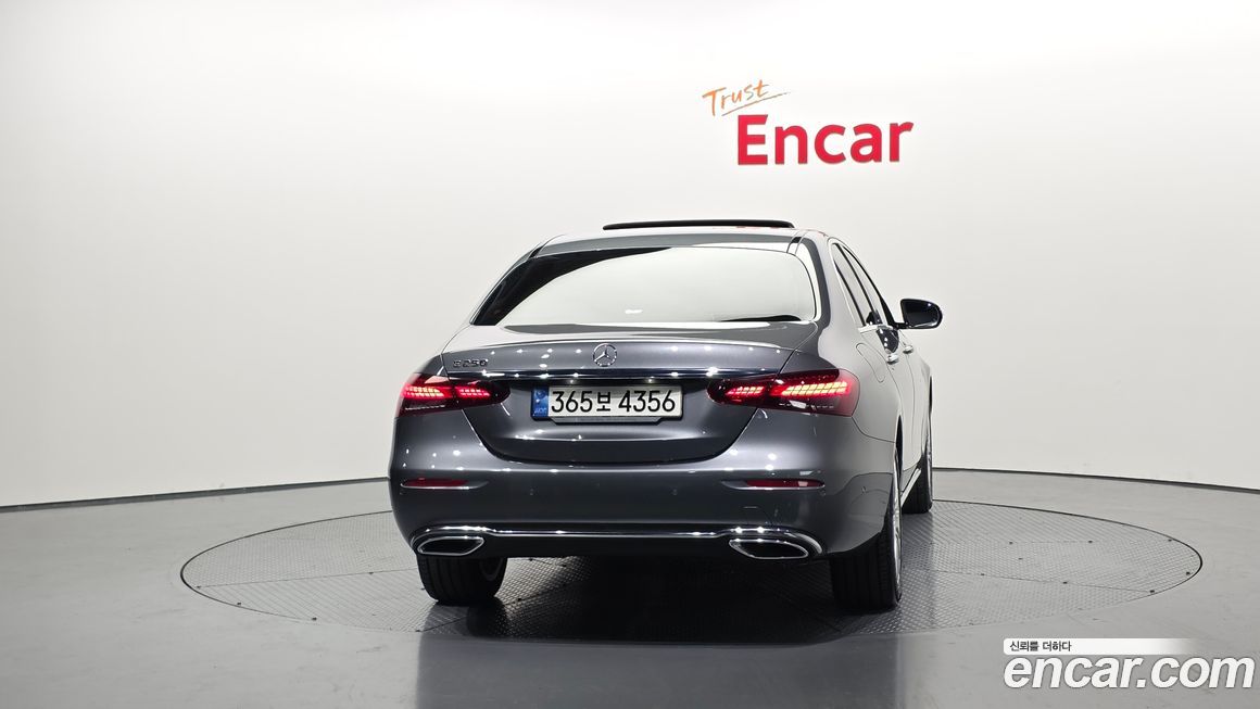 Mercedes-Benz E-Class 2022