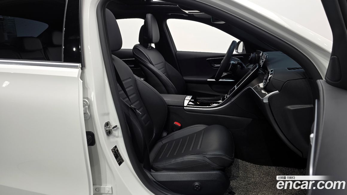 Mercedes-Benz C-Class 2024