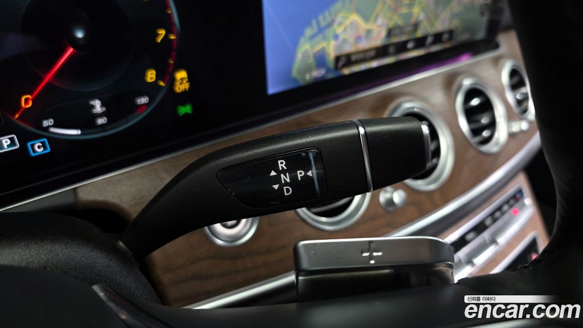Mercedes-Benz E-Class 2022