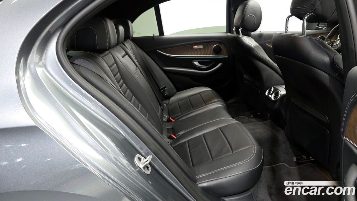 Mercedes-Benz E-Class 2022