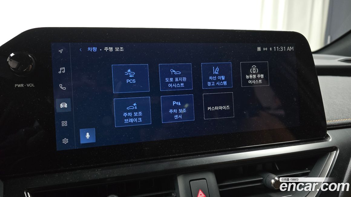 Lexus UX 2026