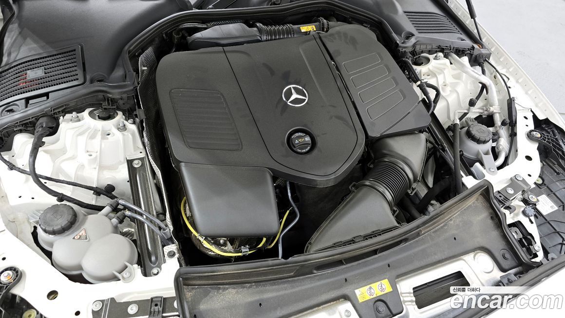 Mercedes-Benz C-Class 2024
