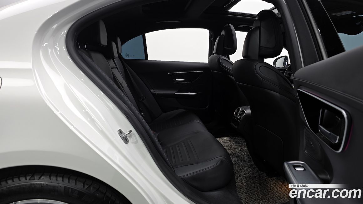 Mercedes-Benz C-Class 2024