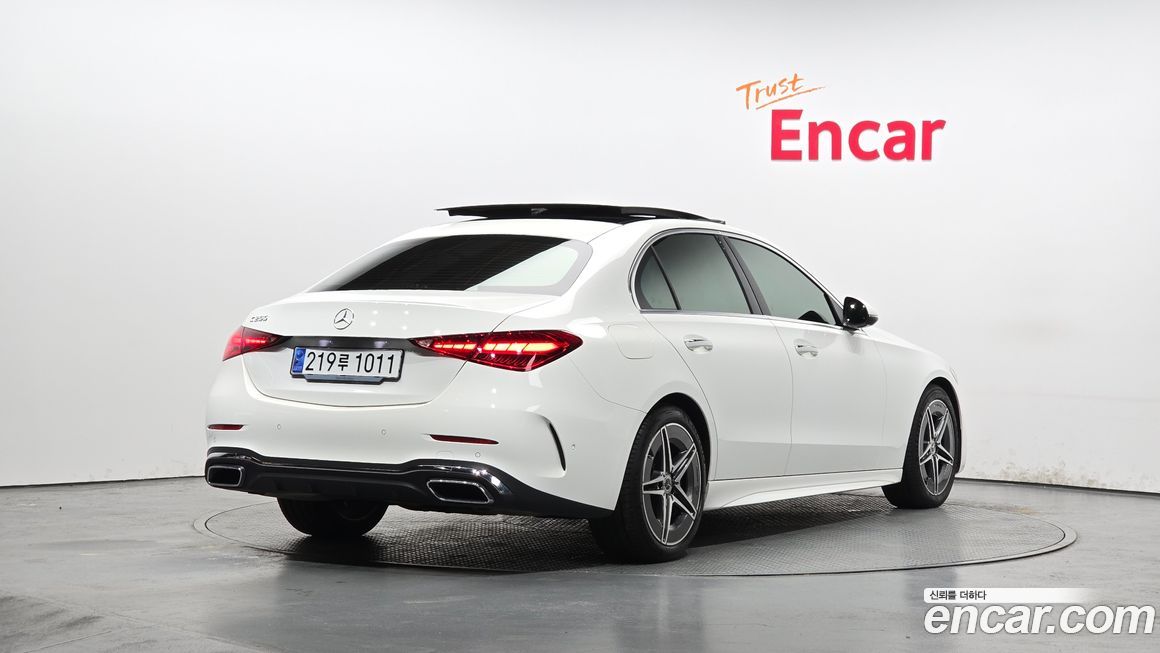 Mercedes-Benz C-Class 2024