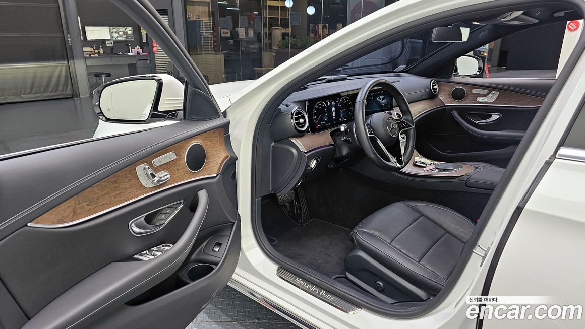 Mercedes-Benz E-Class 2023